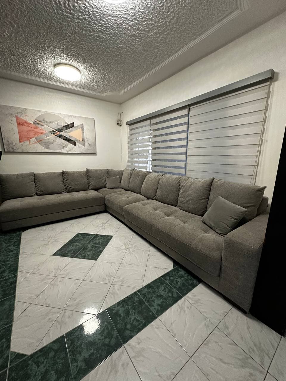 Sala con sillón esquinero grande